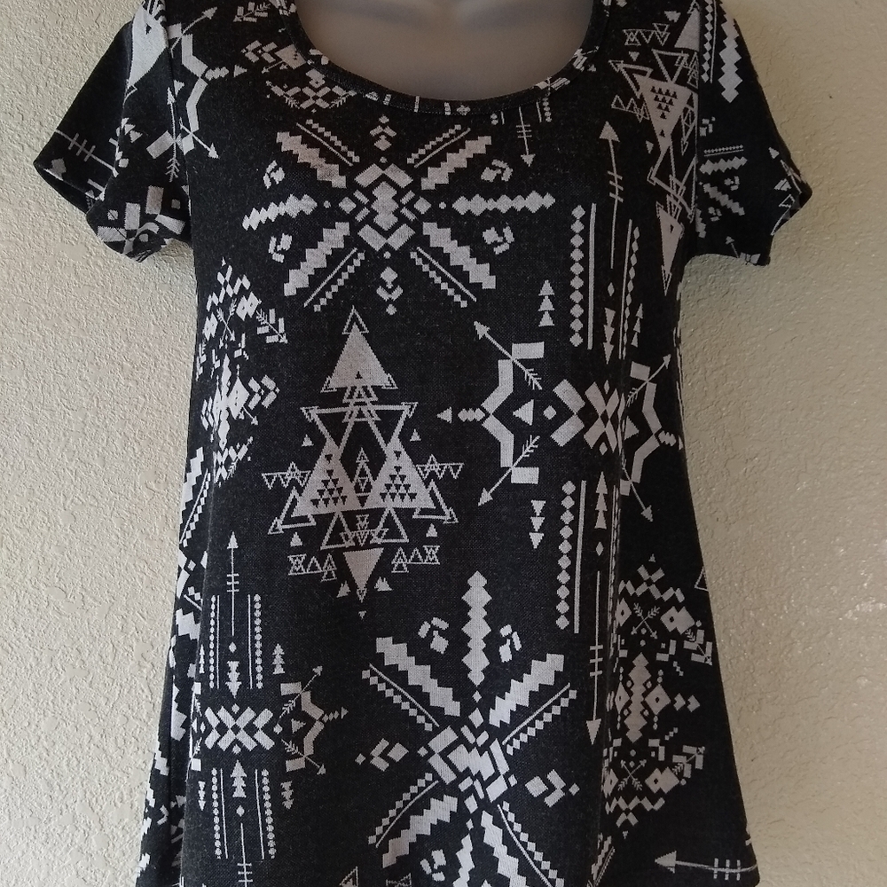 LuLaRoe short sleeve shirt hi low XXS